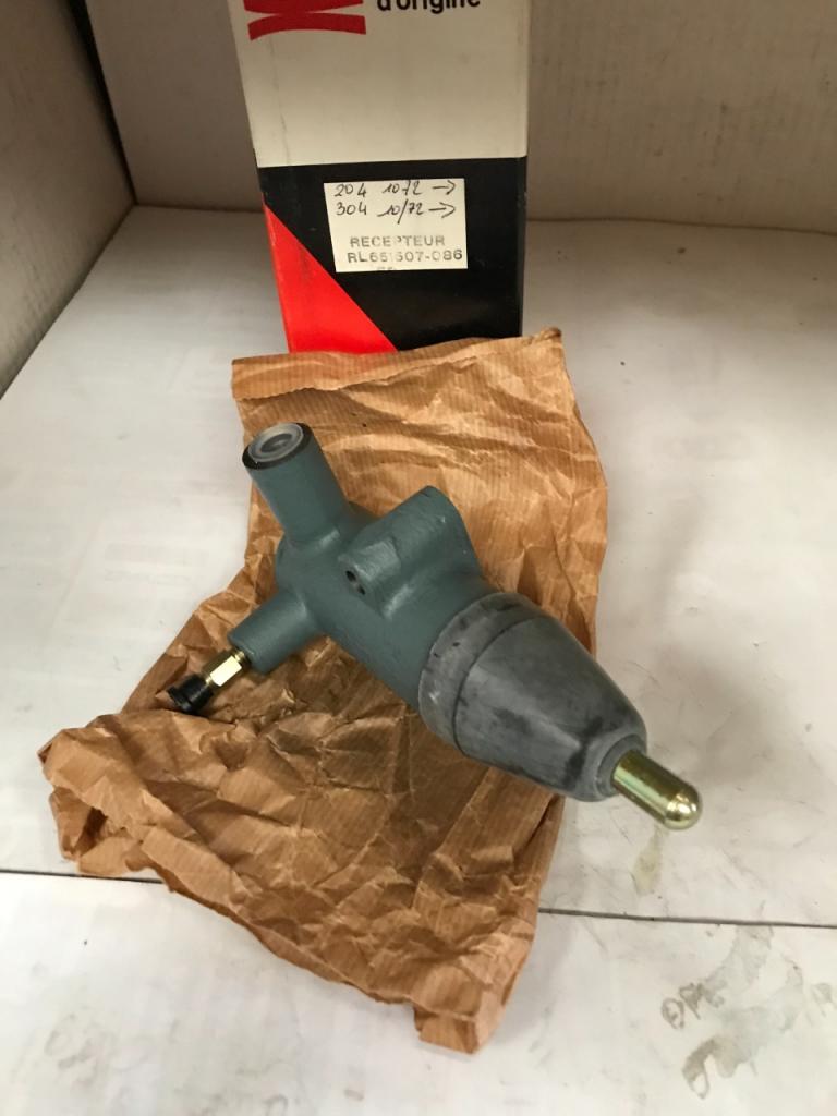 Récepteur embrayage neuf PEUGEOT 204 304 LesAnciennes.com