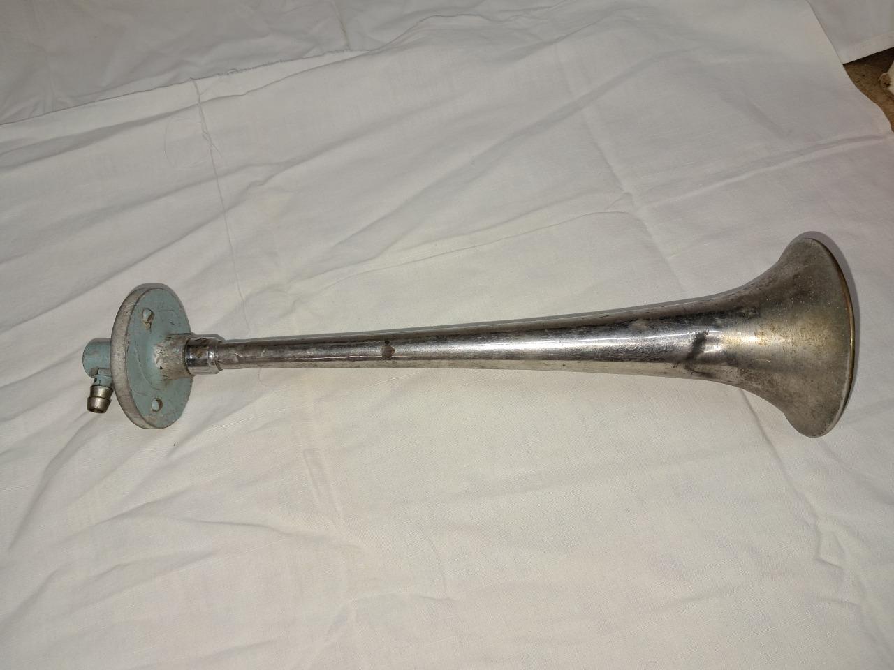 Pièces PEUGEOT Trompe à dépression 5 CV Peugeot ~ LesAnciennes.com