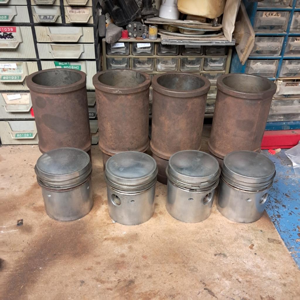 Jeu cylindres pistons bombés 77m CITROEN DS Divers LesAnciennes.com