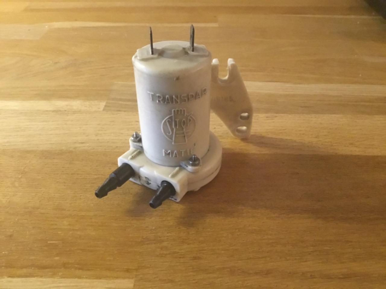 Pompe lave glace CITROEN DS LesAnciennes.com