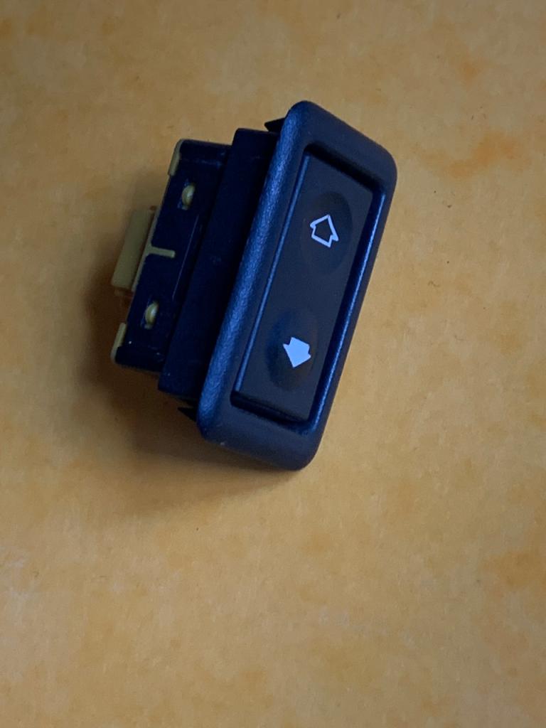 Bouton levé votre BMW E36/Z4-61.31.8.368.941 LesAnciennes.com