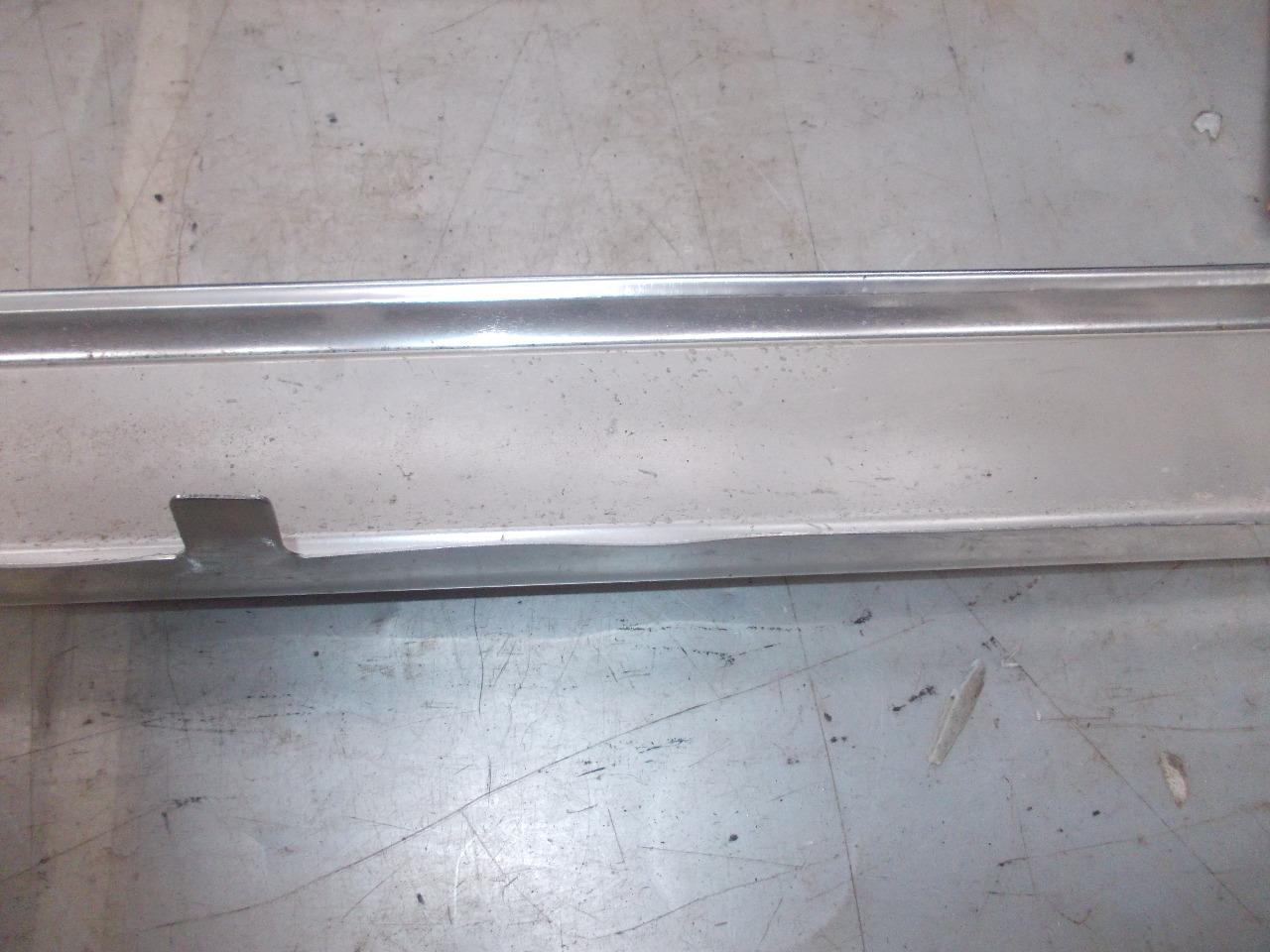 Bandeau de coffre RENAULT 16 (R16) TS LesAnciennes.com