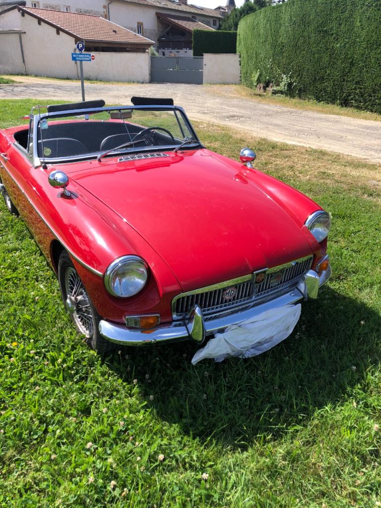 MG MGB roadster - 1967 LesAnciennes.com