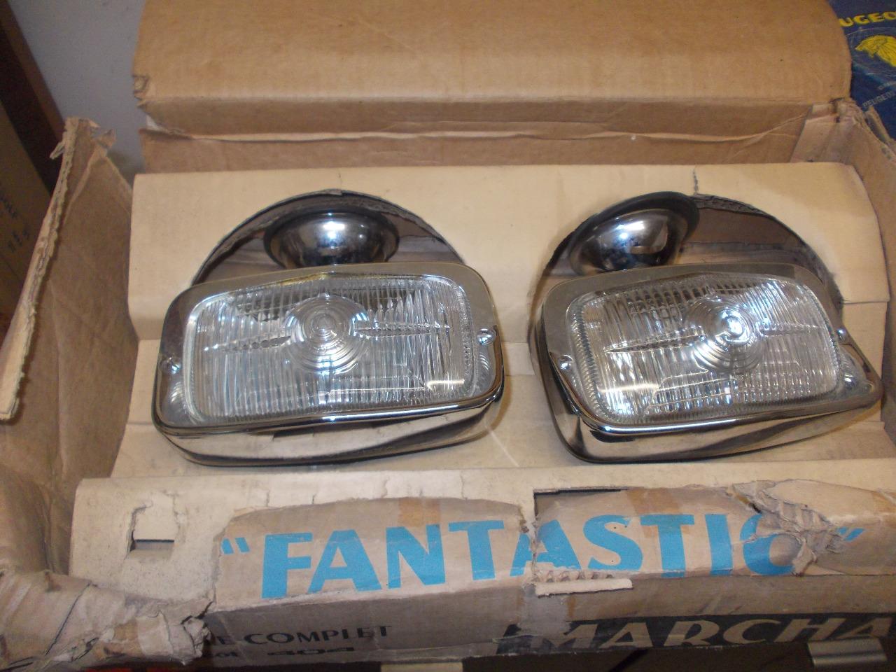 Phares PEUGEOT 404 LesAnciennes.com