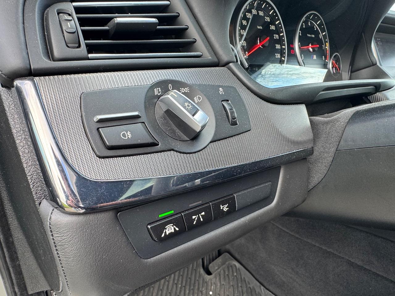 BMW M5 Édition 30 Jahre 4.4l V8 600ch - 2015 LesAnciennes.com