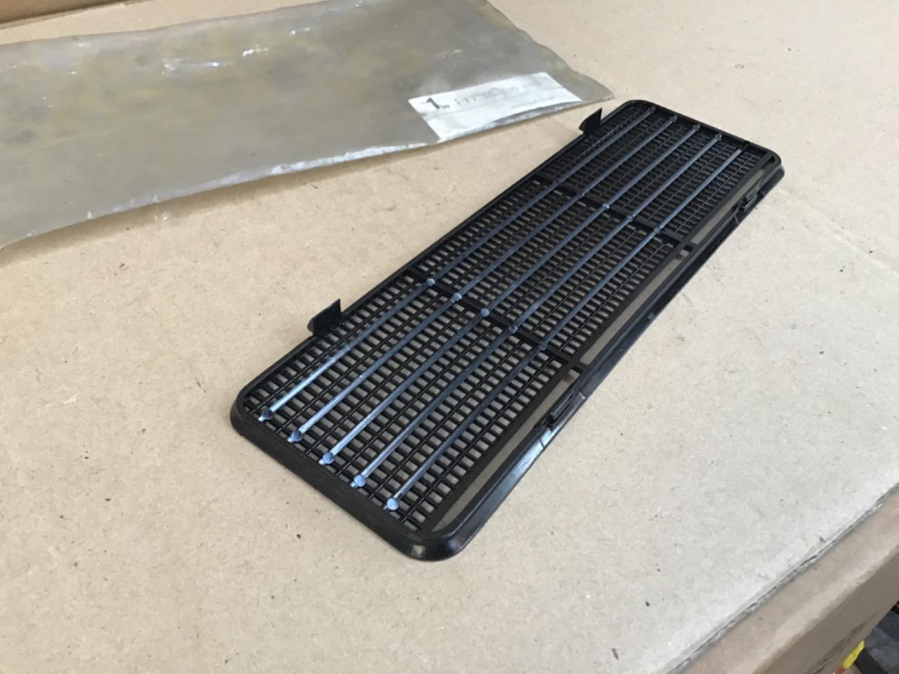 GRILLE AÉRATION NEUVE RENAULT 14 (R14) LesAnciennes.com