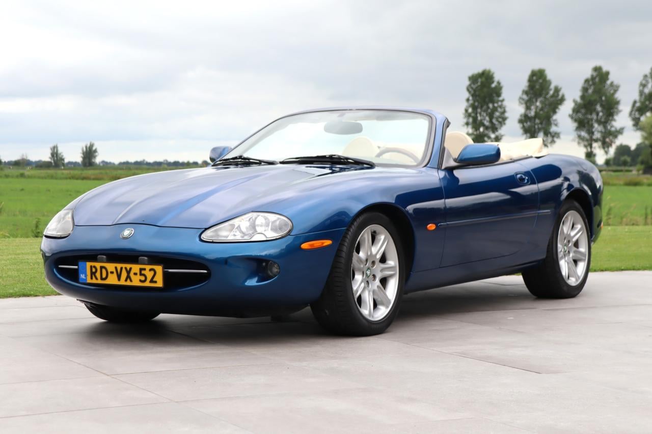 JAGUAR XK8 Convertible - 1997 LesAnciennes.com