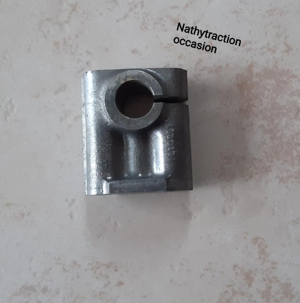 Un support axe rampe culbuteur TRACTION 11PERFO LesAnciennes.com