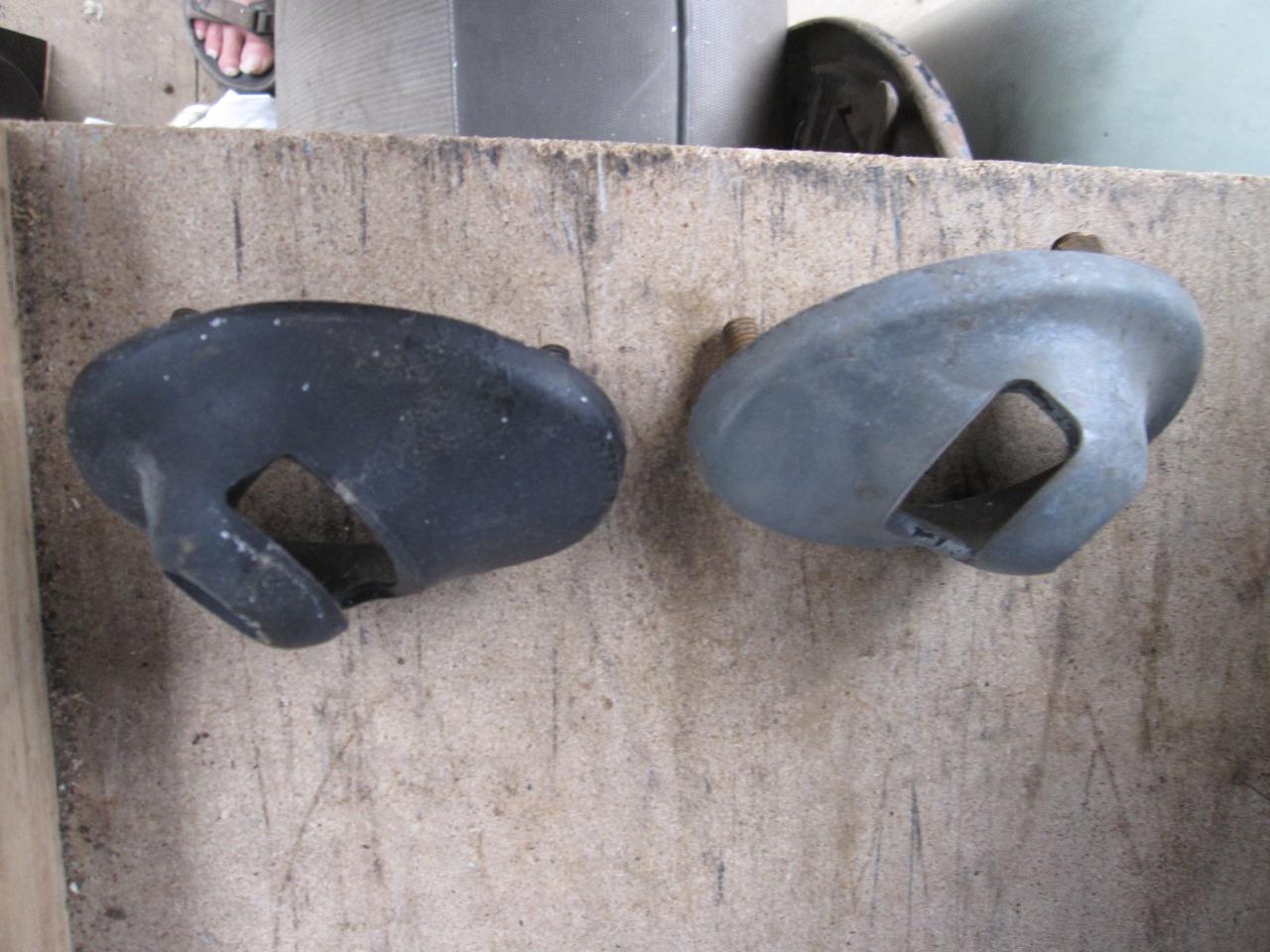 Supports de pharesCITROEN Traction LesAnciennes.com