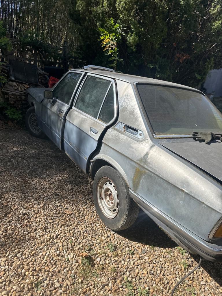 Pièces BMW 528i e12 LesAnciennes.com