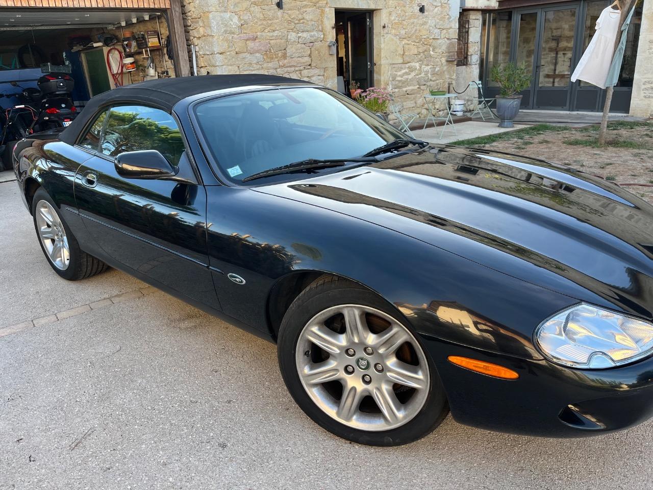 JAGUAR XK8 Cabriolet - 2000 LesAnciennes.com