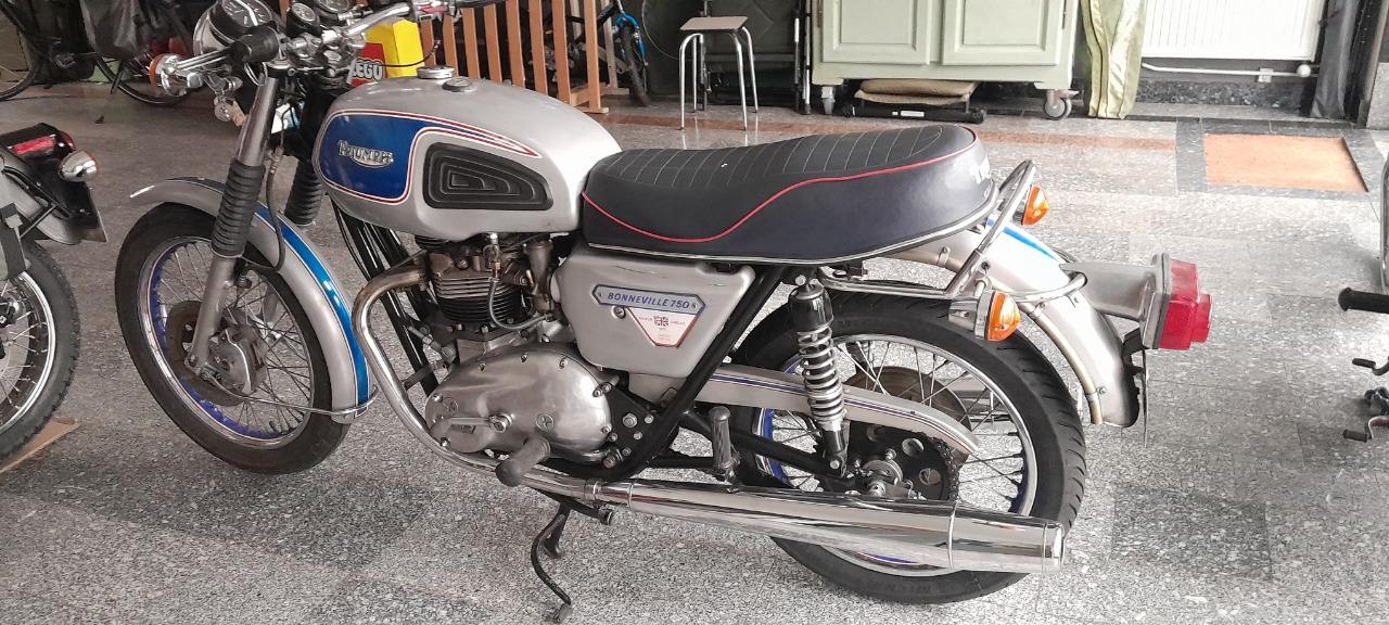 TRIUMPH Bonneville T140 Silver jubilé - 1977 LesAnciennes.com