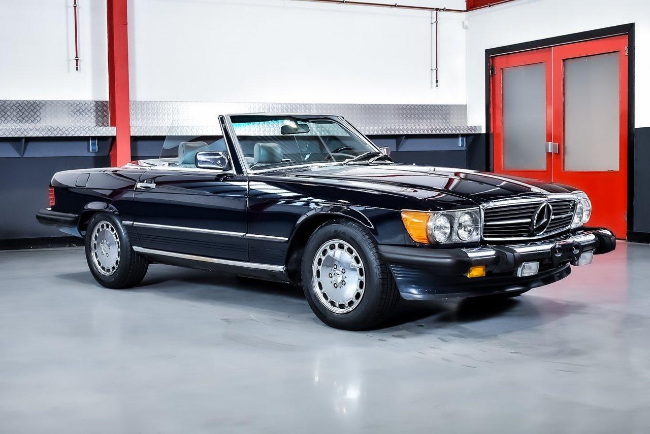 1987 Mercedes-Benz 560SL (R107) LesAnciennes.com