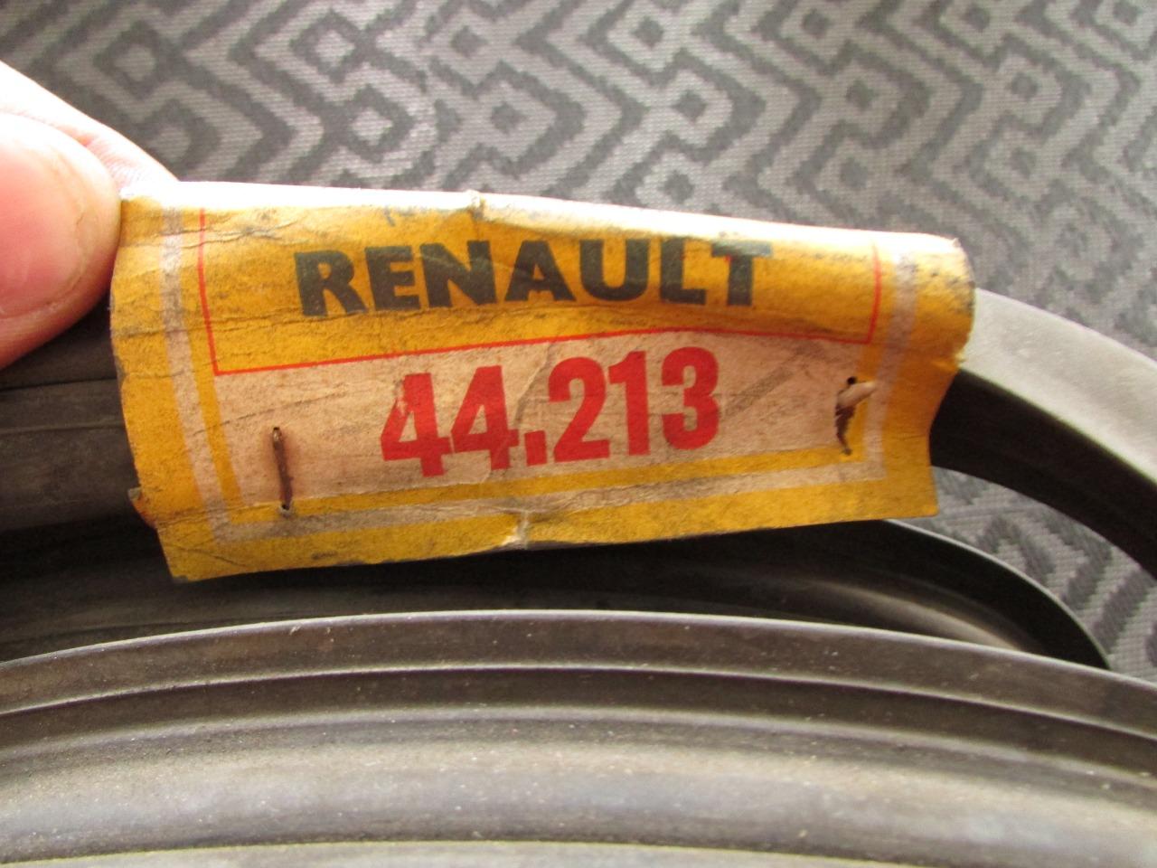 Joint de pare brise RENAULT Dauphine LesAnciennes.com