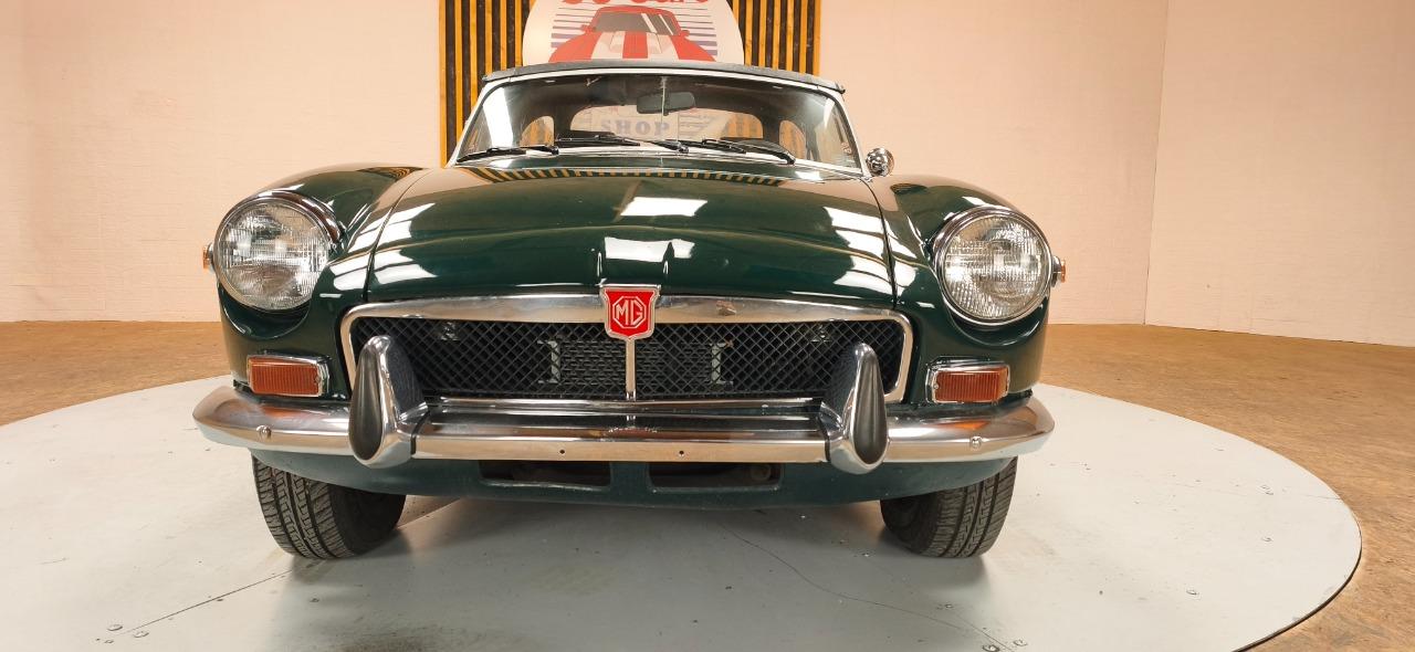 MG MGB Cabriolet - 1973 LesAnciennes.com