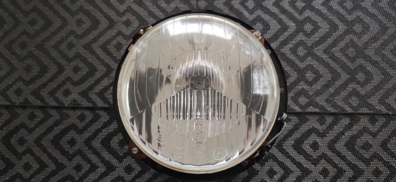 Phare avec cuvelage RENAULT 4CV LesAnciennes.com