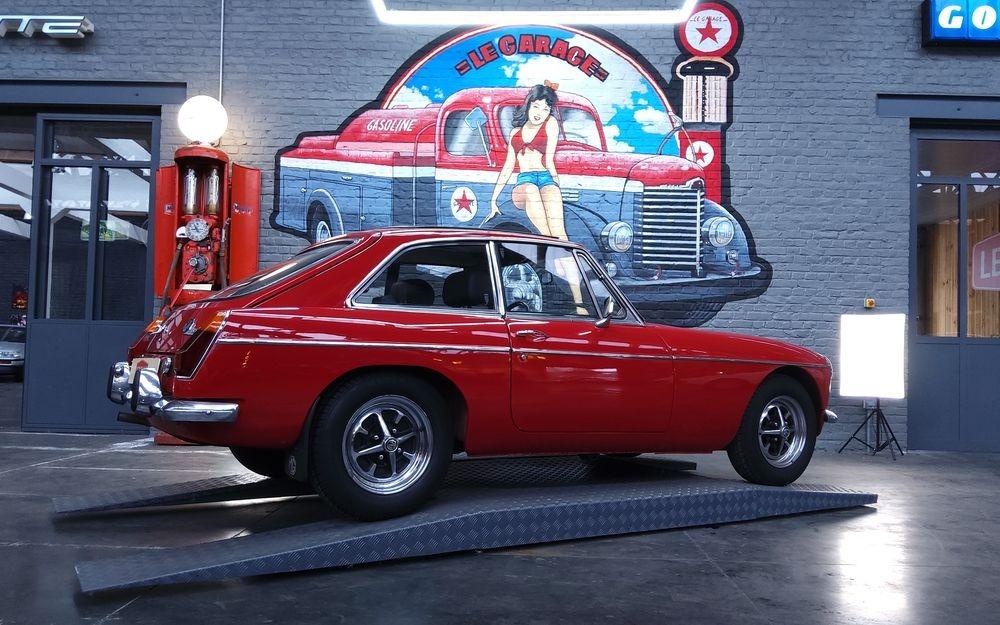 MG MGB COUPE - 1973 LesAnciennes.com