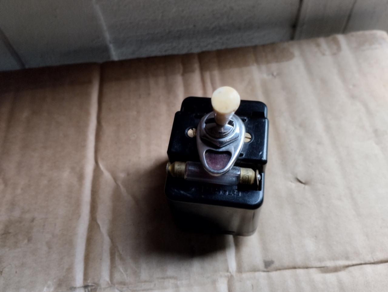 Centrale clignoteur 12 volts LesAnciennes.com