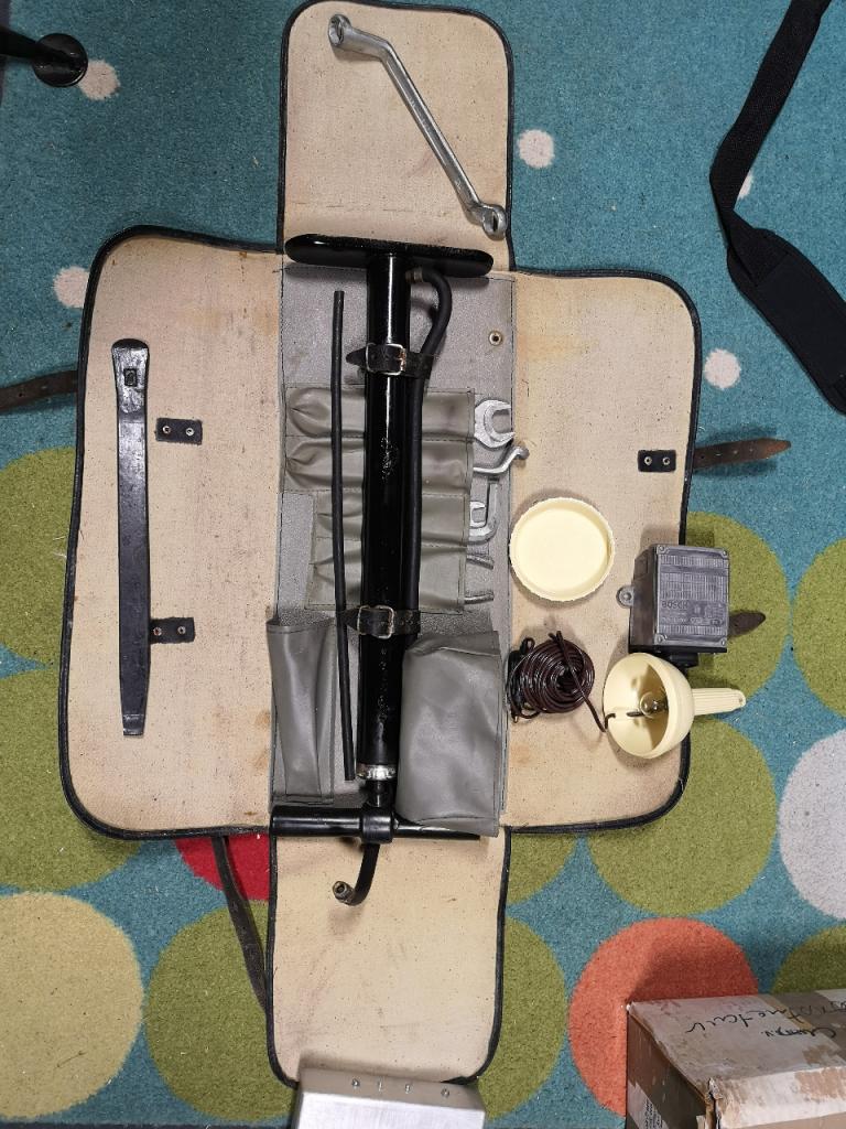 Trousse à outils Russe pour LADA ou autre LesAnciennes.com