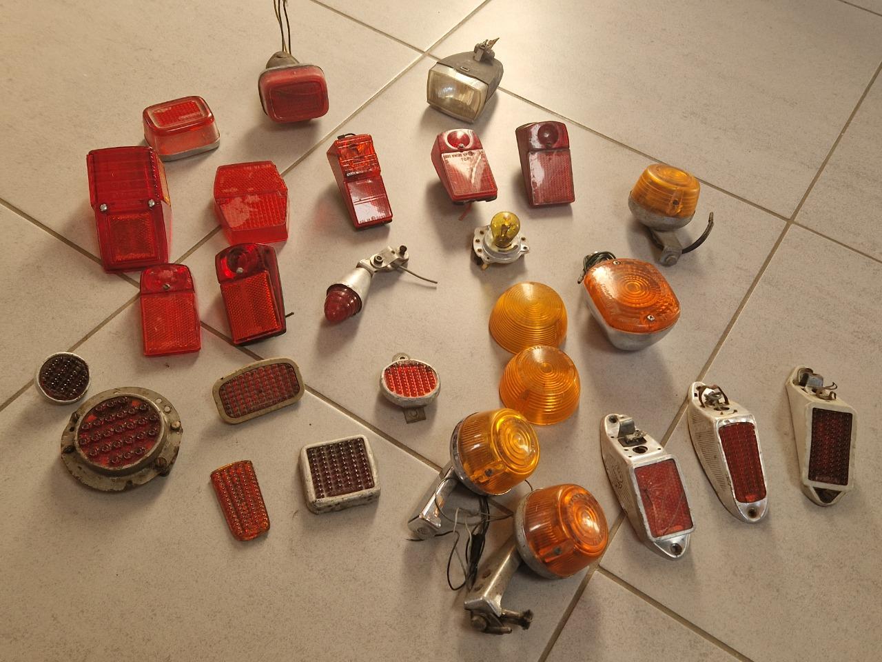 Lot de feux divers LesAnciennes.com