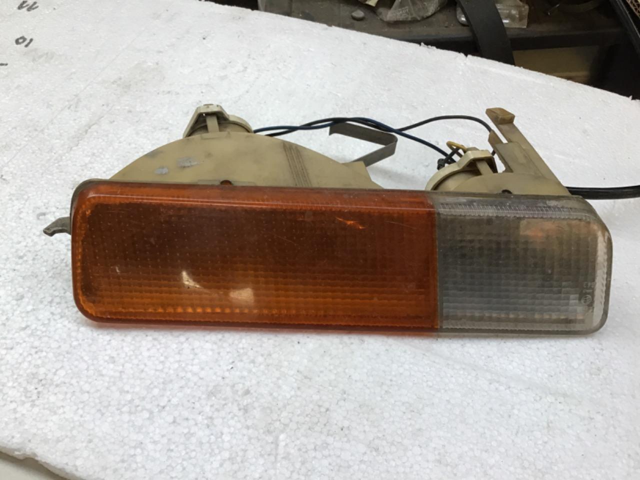 CLIGNOTANT AVANT GAUCHE PEUGEOT 505 LesAnciennes.com