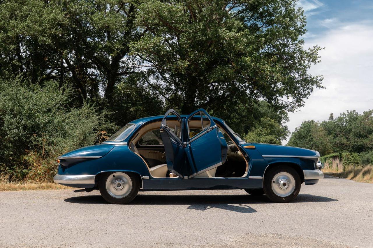 PANHARD PL 17 berline - 1959 LesAnciennes.com