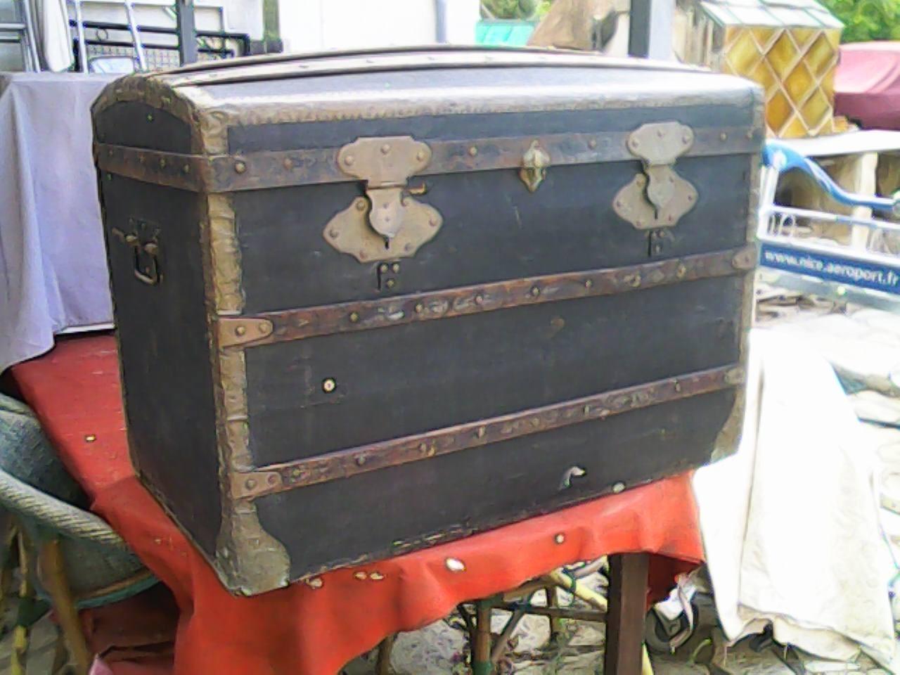 Malle coffre ancien vintage 1935 LesAnciennes.com