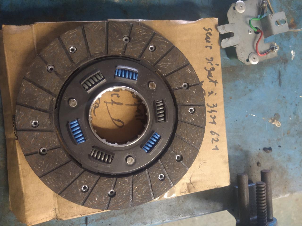 Disque embrayage PEUGEOT 304 coupé S LesAnciennes.com