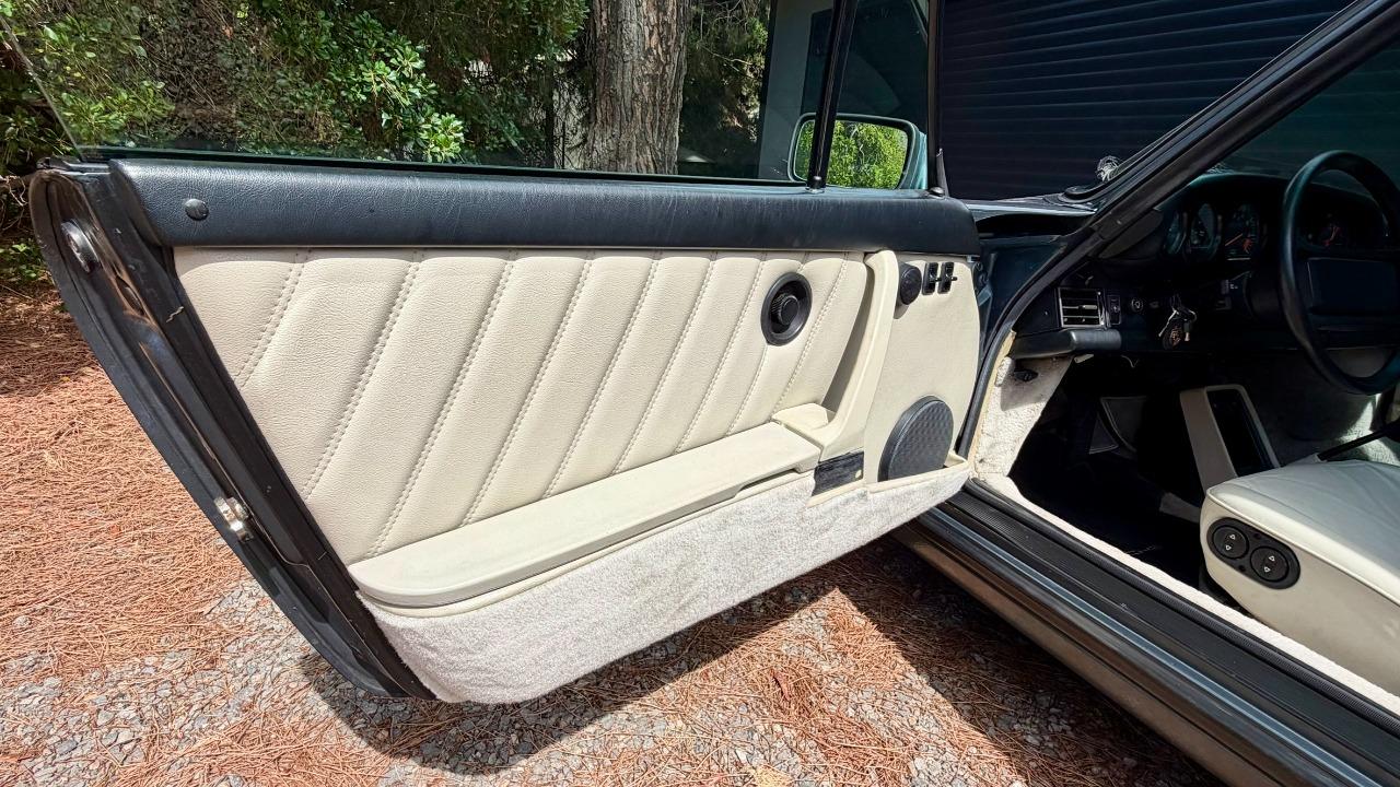 PORSCHE 911 3.2 G50 CAB SONAUTO - 1988 LesAnciennes.com