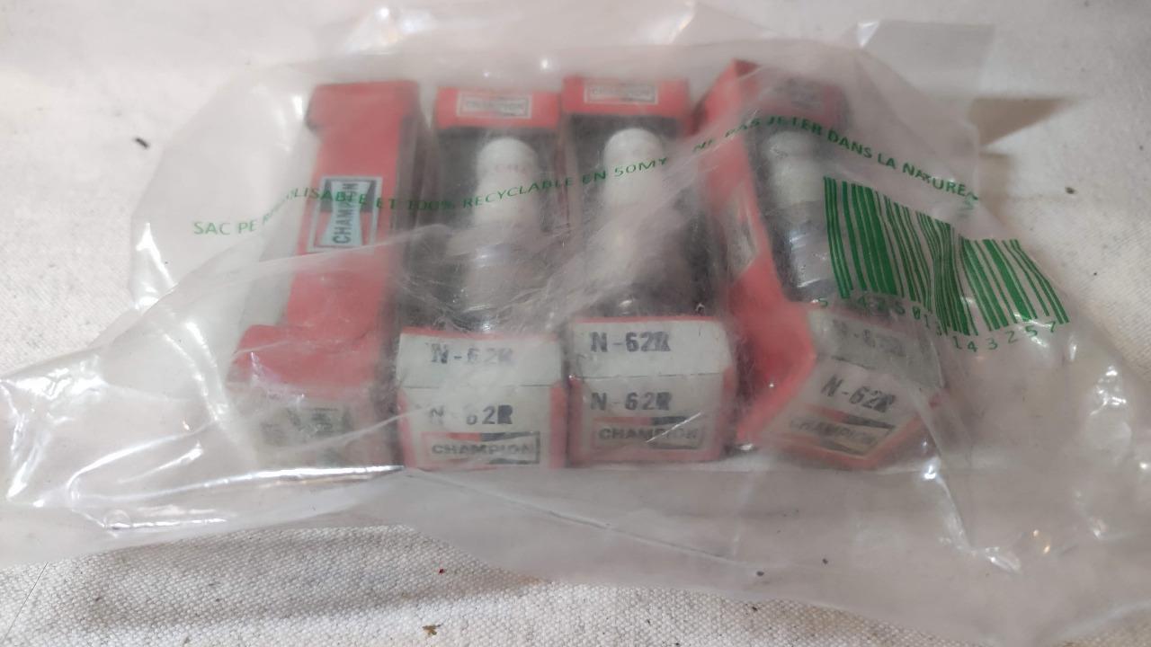 Lot de 4 bougies Champion N-62R R8 Gordini Alpine LesAnciennes.com