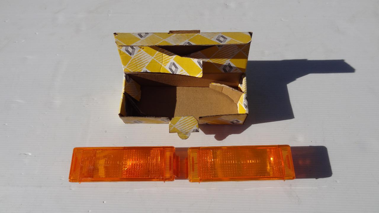 Cabochons RENAULT 19 (R19) cabriolet LesAnciennes.com