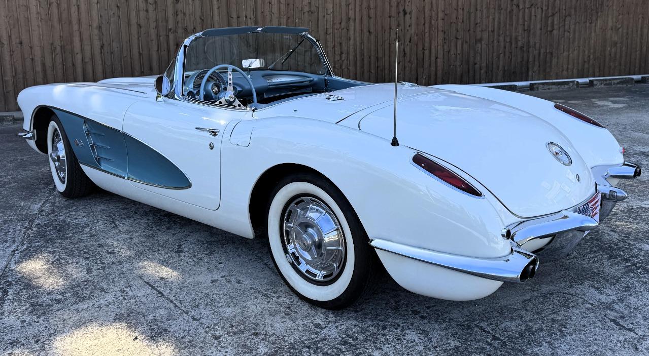 CHEVROLET Corvette CABRIOLET - 1960 LesAnciennes.com