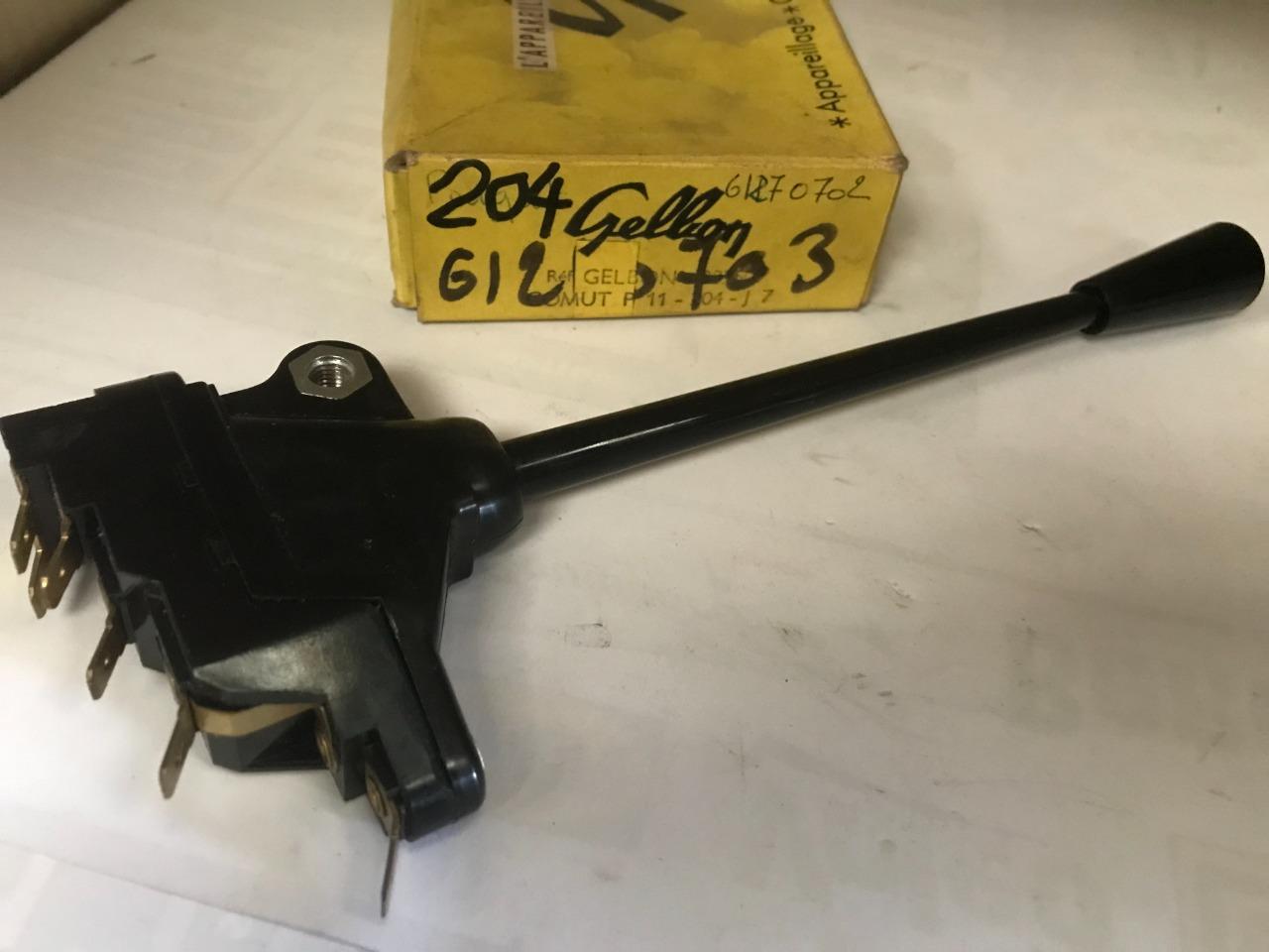 Comodo neuf PEUGEOT 204 J7 LesAnciennes.com