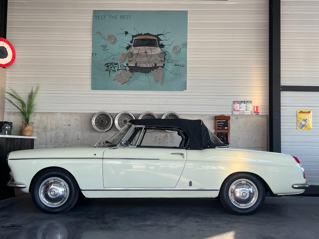 PEUGEOT 404 CABRIOLET injection - 1965 LesAnciennes.com