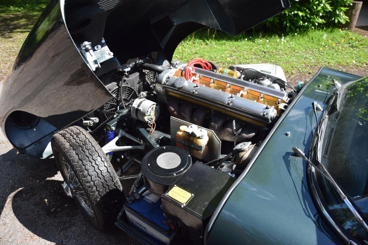 JAGUAR Type E série 1 FHC - 1968 LesAnciennes.com
