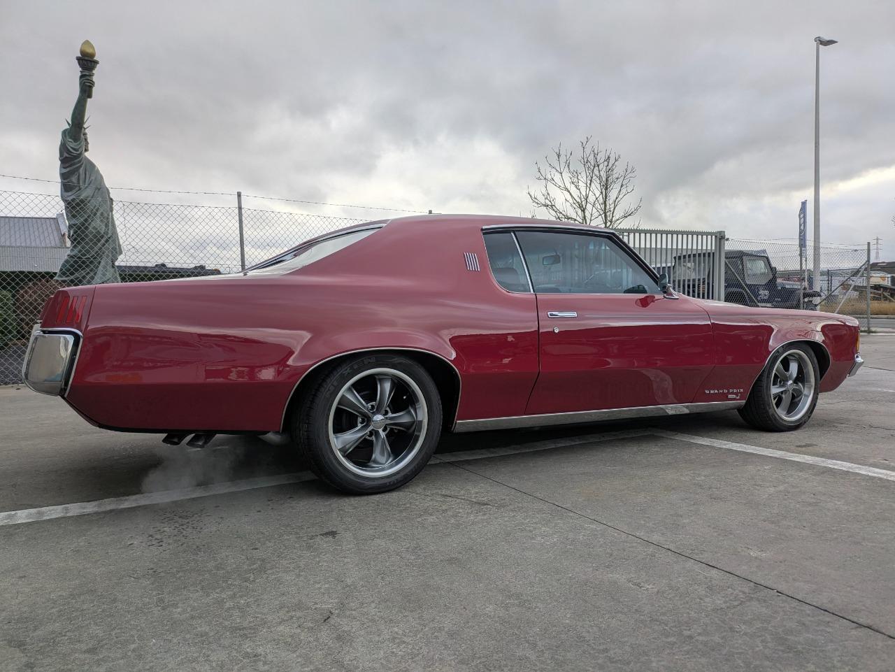 PONTIAC Grand Prix model J - 1969 LesAnciennes.com