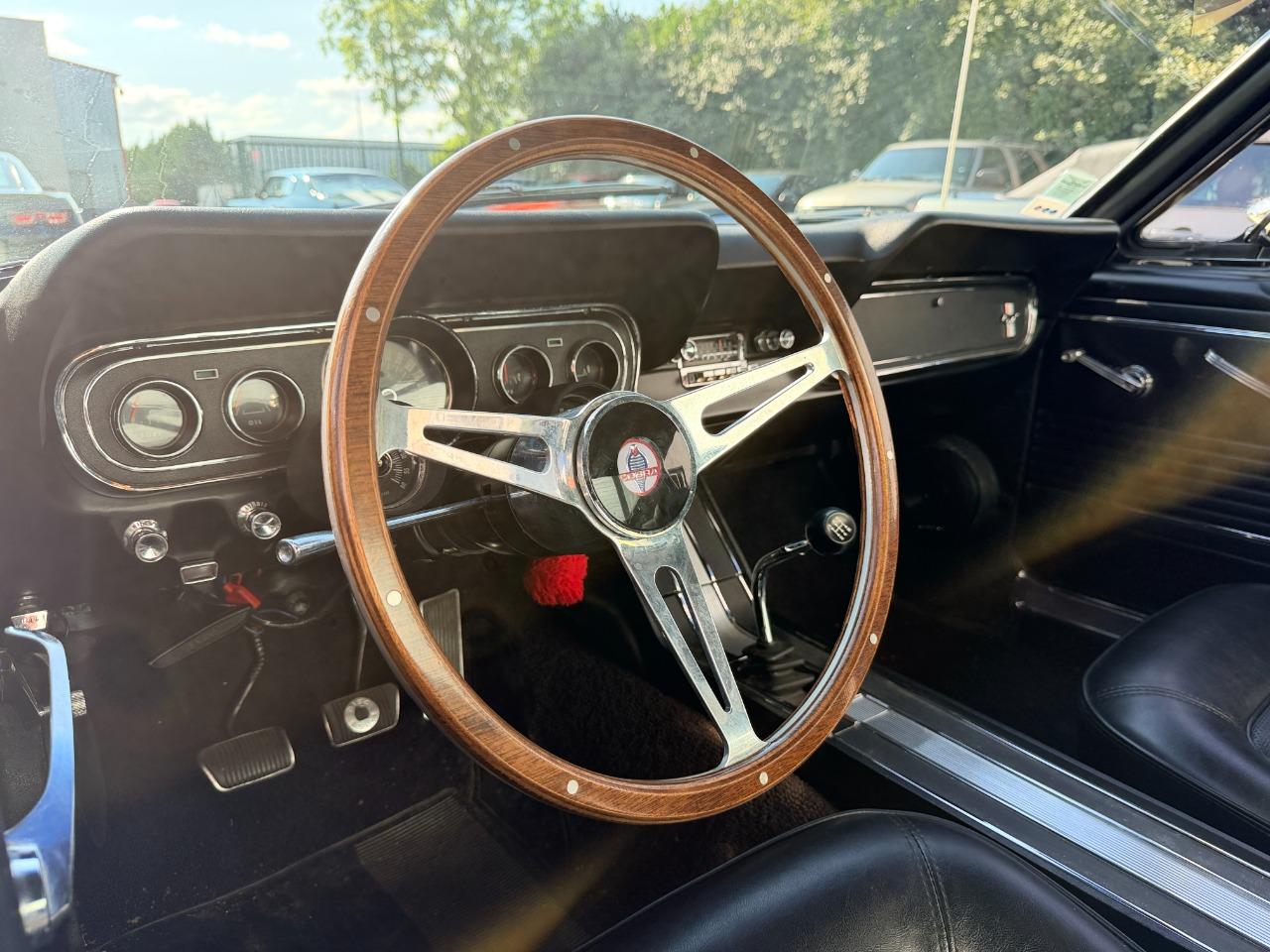 FORD Mustang - 1966 LesAnciennes.com