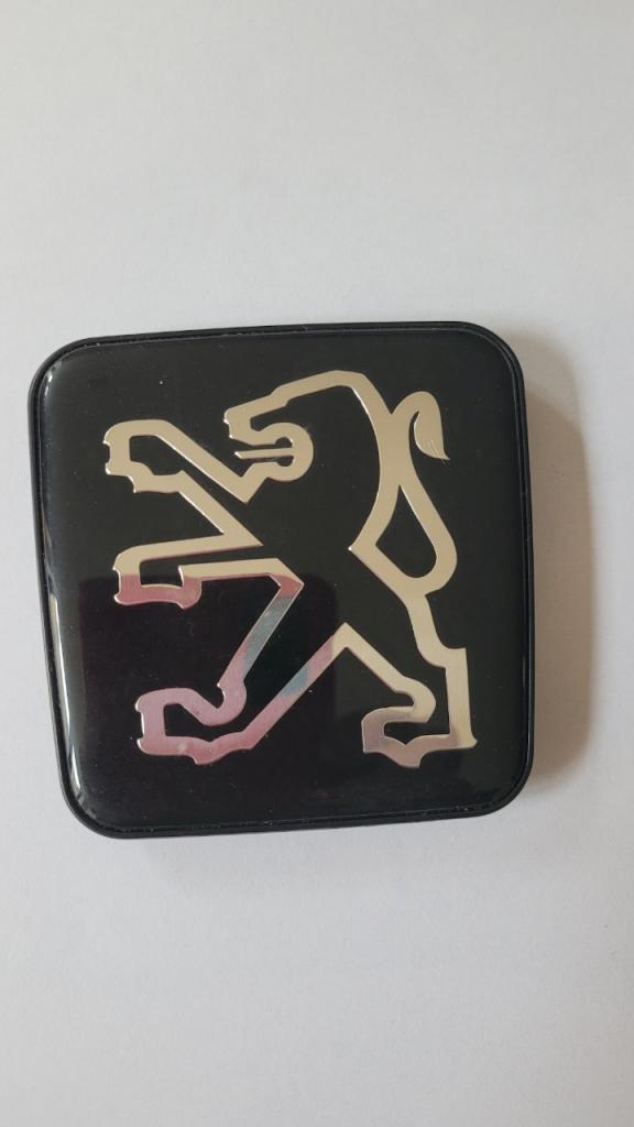 Logo capot avant PEUGEOT 106 LesAnciennes.com