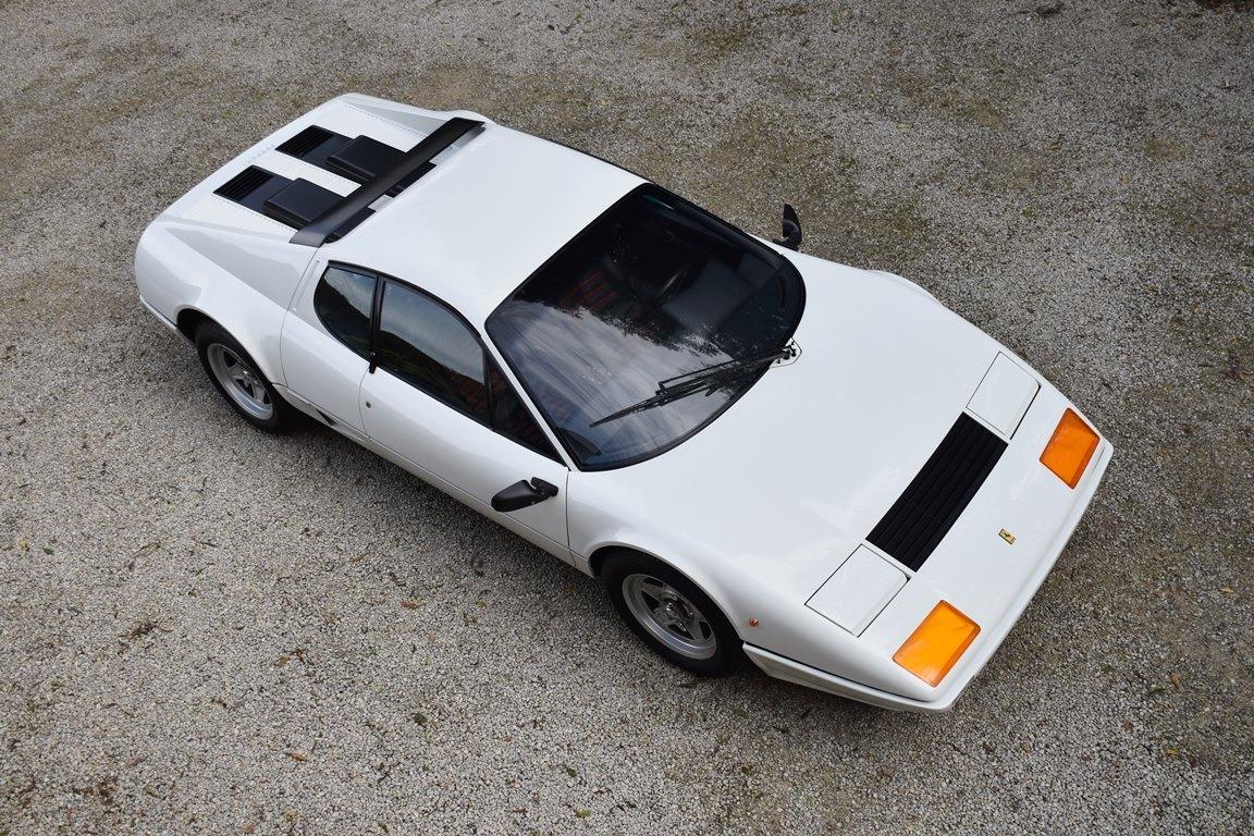 FERRARI 512 BBi. Couleur Bianco. - 1982 LesAnciennes.com