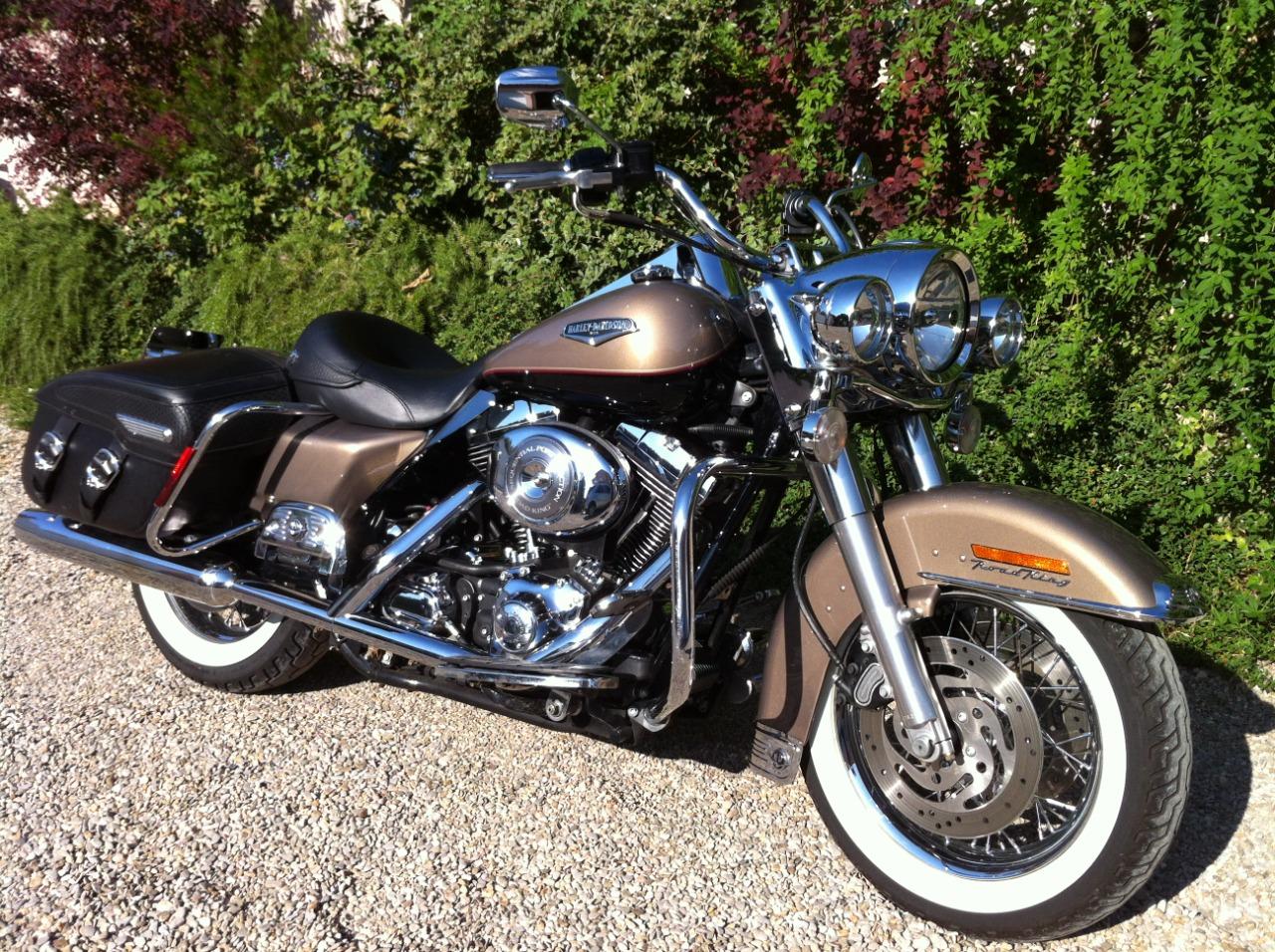 HARLEY DAVIDSON FLH Road king classic - 2006 LesAnciennes.com