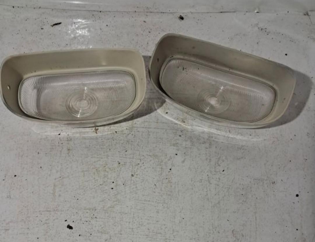 Paire de cabochons avant pour PEUGEOT 404 LesAnciennes.com