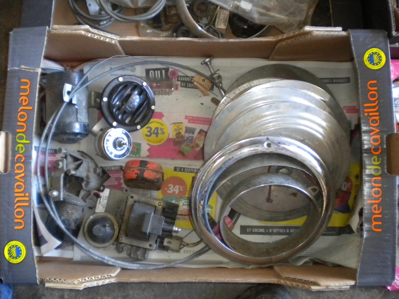Lot de pièces ENSEMBLE PIÈCES voitures anciennes LesAnciennes.com