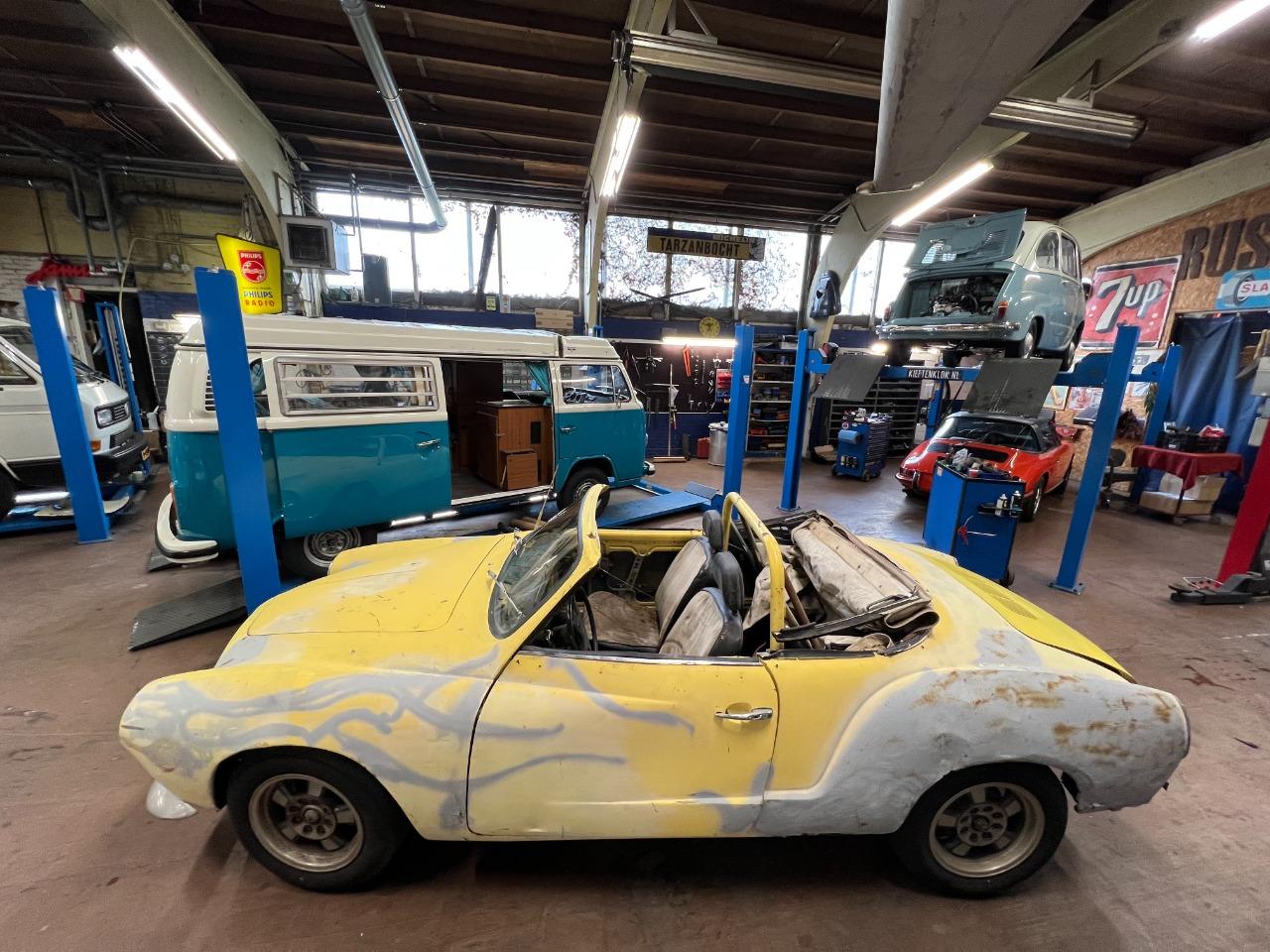 VOLKSWAGEN Karmann Ghia - 1970 LesAnciennes.com