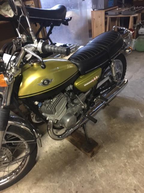 SUZUKI T 500 - 1972 LesAnciennes.com