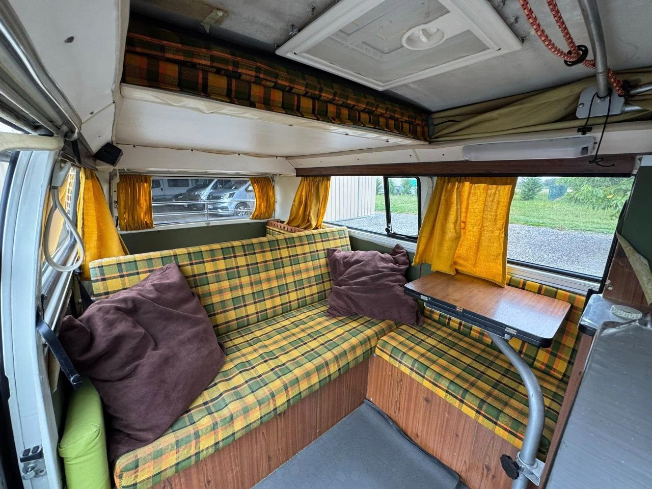 VOLKSWAGEN Combi 23-517 T2b Westfalia - 1977 LesAnciennes.com