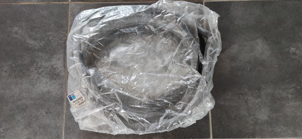 Joint de pare brise PEUGEOT 305 LesAnciennes.com