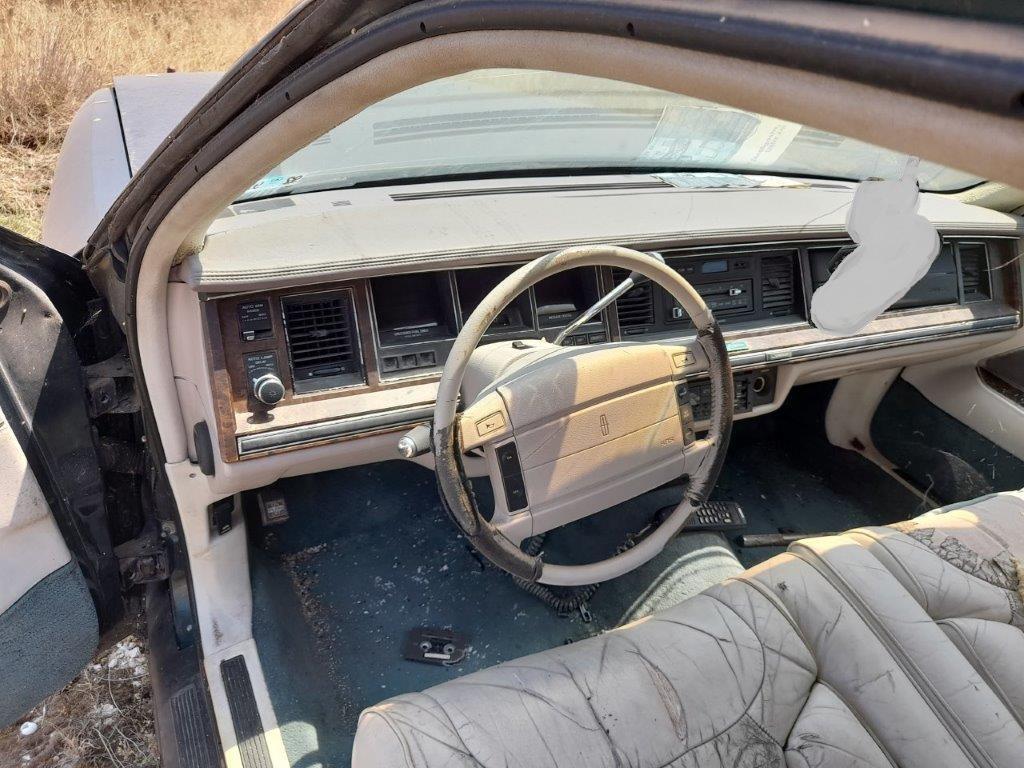 LINCOLN Town Car Série Signature - 1992 LesAnciennes.com