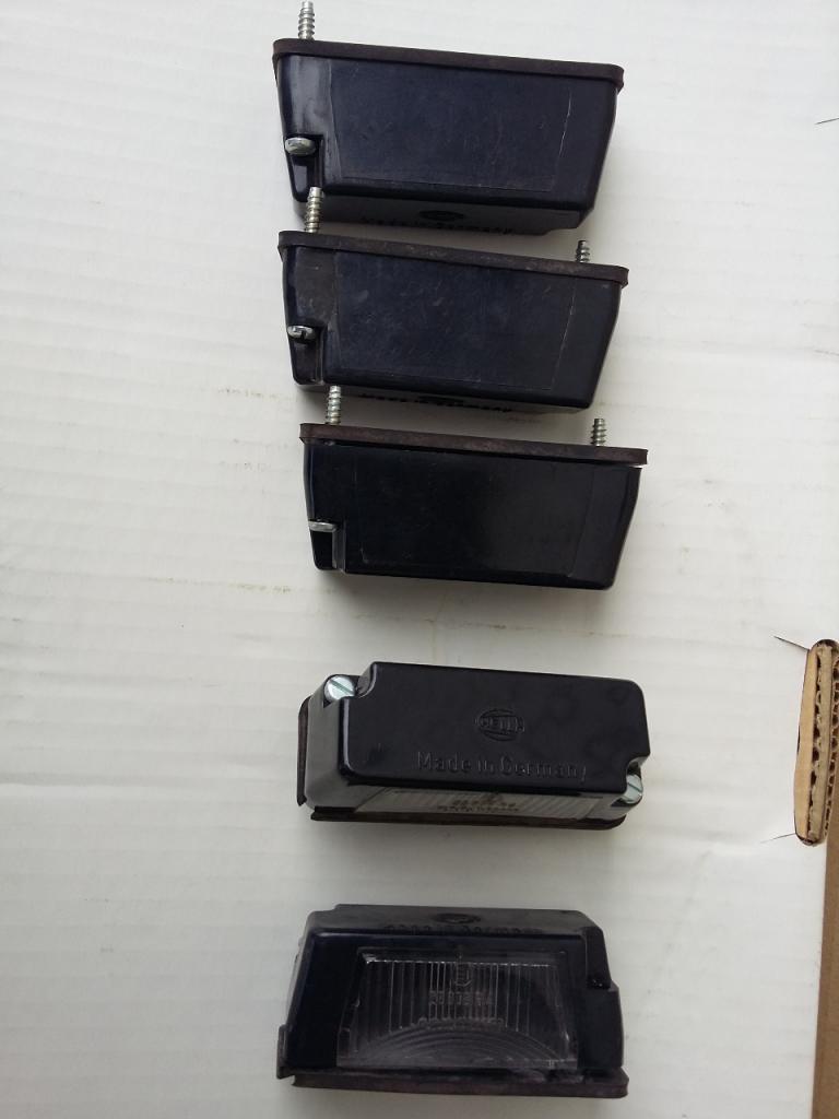 Eclaireurs de plaque d'immatriculation LesAnciennes.com