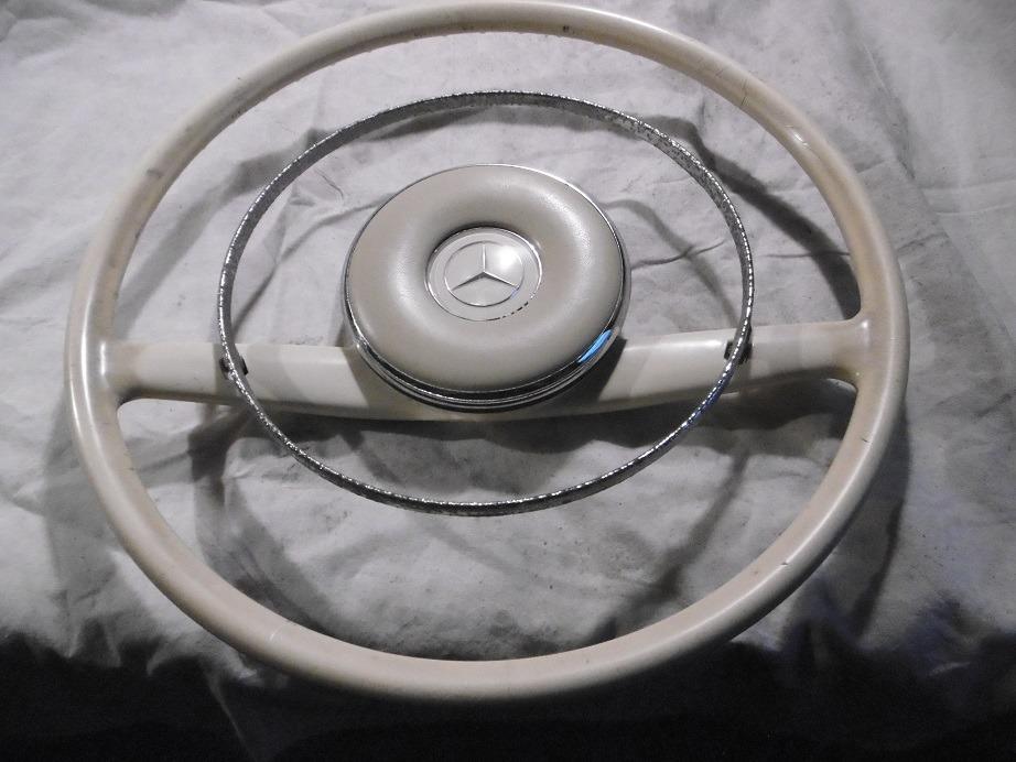 Volant MERCEDES 280 - 250 - 230 LesAnciennes.com