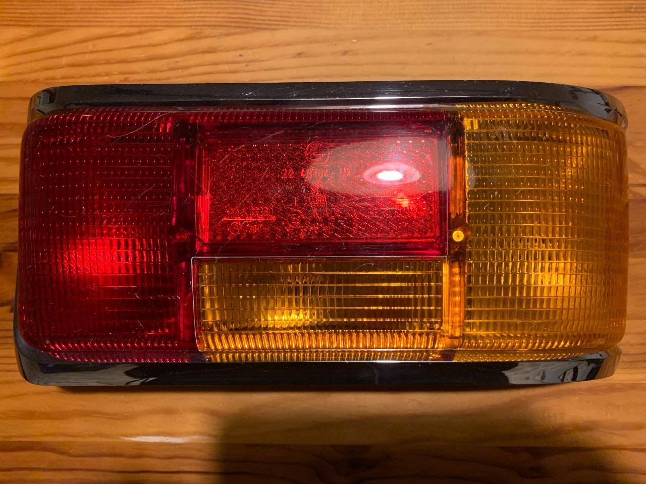 Feu complet ard MERCEDES W114 et W115 LesAnciennes.com